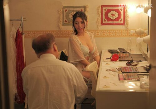 Vợ ngoại tình cùng trai trẻ vì chồng già không thỏa mãn
